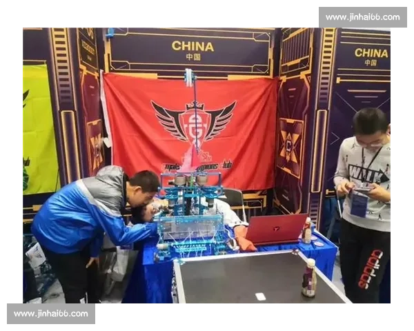 机器人足球赛连环翻车，担架员成意外主角
